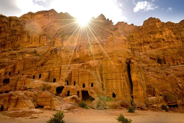 3-Day Aqaba, Petra & Wadi Rum Tour from Tel Aviv — Beaches, Jeep Safari & Glamping