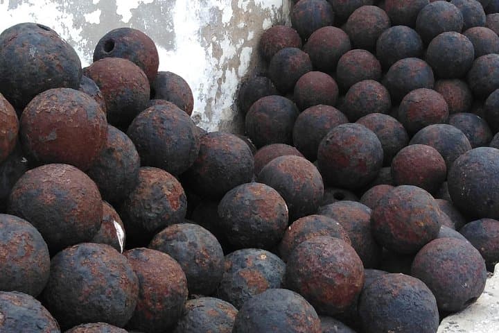 Accra Slave Castle & City Private Tour — Osu Castle, Independence Square & Fantasy Coffins photo 3