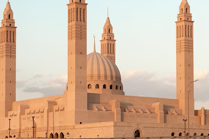 Full-Day Nizwa, Jibreen & Al Hamra Tour from Muscat — Forts, Souqs & Mountain Villages photo 5