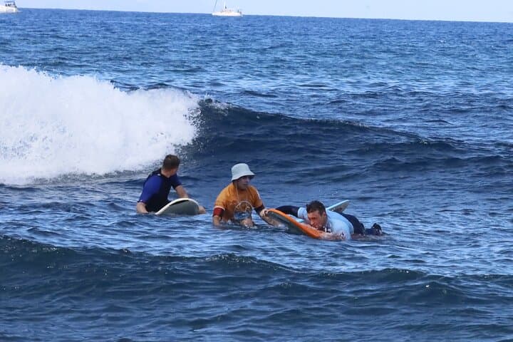 Two-Hour Small-Group Surf Lesson at Playa de las Américas – Beginner-Friendly Waves photo 2