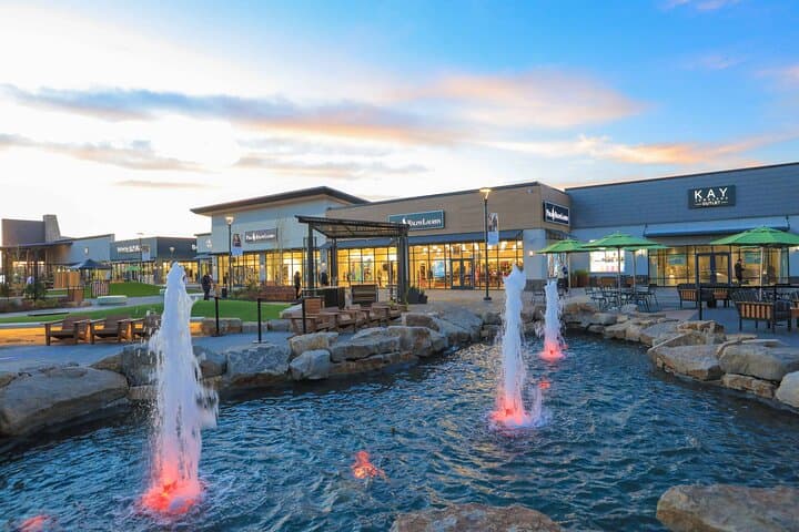 Denver Premium Outlets Private Transfer: Skyline Shopping with Mountain Views photo 6