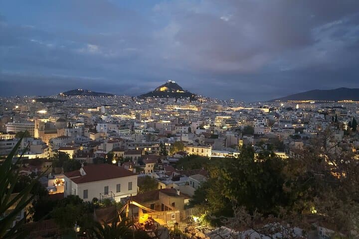 Athens at Night Walking Tour with Dinner: Illuminated Sights & Local Taverna