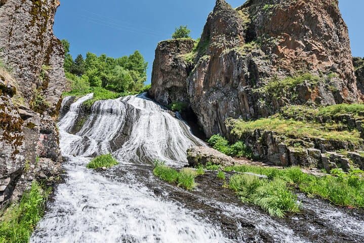 Day Tour from Yerevan to Lake Sevan, Noratus, Jermuk & Hin Areni Winery photo 2