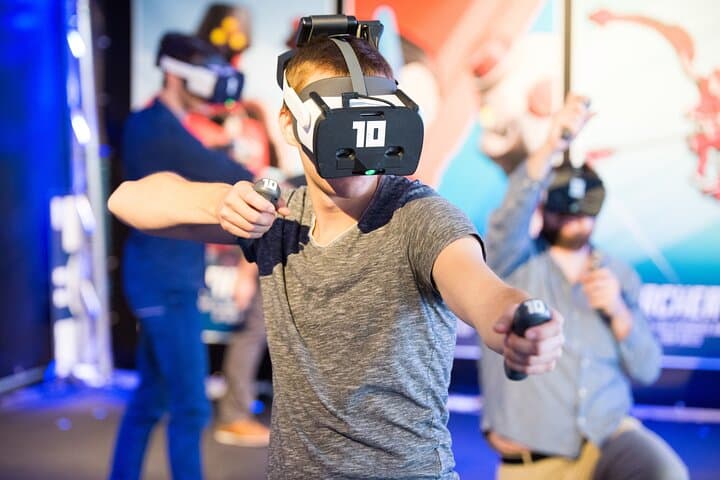 Immersive VR Arena Experience in Liège: Family-Friendly Virtual Adventures