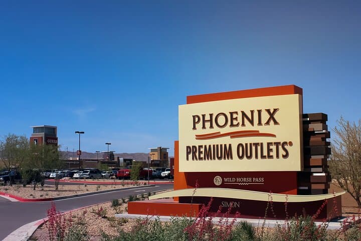 Private Shopping Tour to Phoenix Premium Outlets from Phoenix — Door-to-Door Outlet Shuttle photo 1