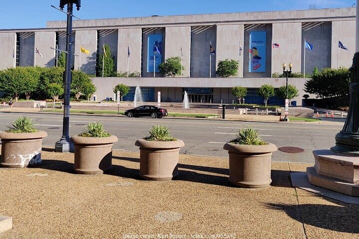 Private Smithsonian Walk: American History & Natural History in 3 Hours photo 6
