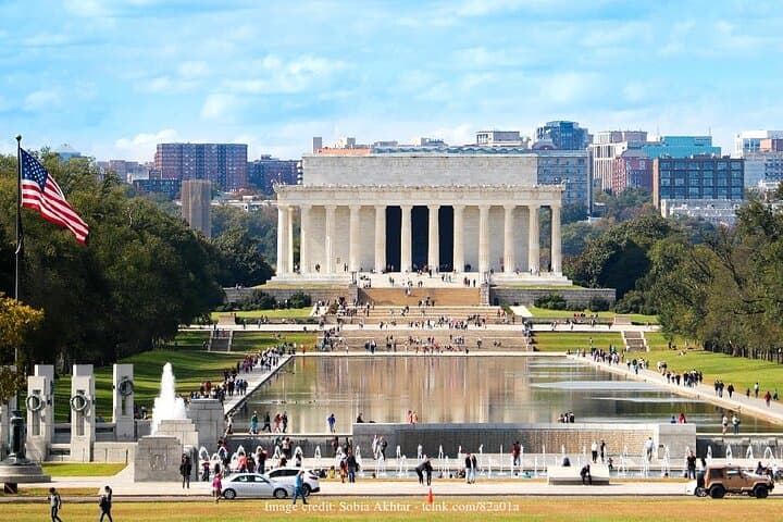 Best of Washington DC Private Full-Day Walking Tour: Monuments & Smithsonian Highlights