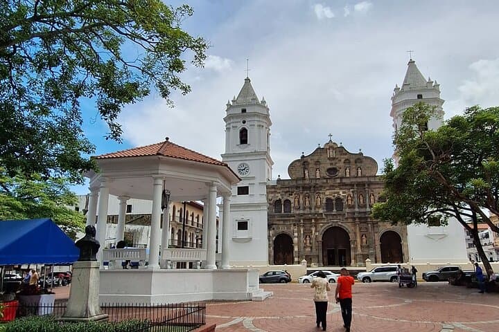 Half-Day Private Panama City Tour and Panama Canal: Miraflores, Casco Viejo & Amador Causeway photo 3
