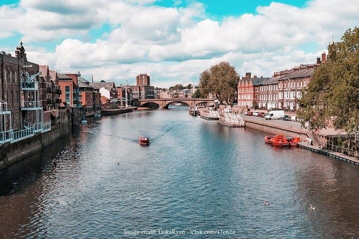 York Private Walking Tour — Walls, York Minster & The Shambles photo 6