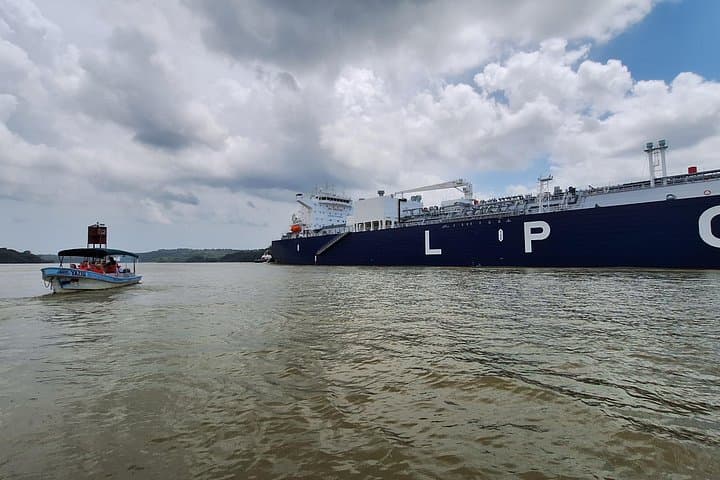 Ocean-to-Ocean Panama Canal Day Tour: Gatun Lake, Locks & Monkey Island photo 2