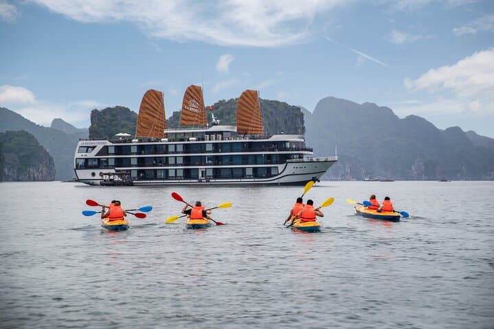 Hanoi, Ninh Binh & Ha Long: 6-Day Overnight Cruise and Cultural Immersion