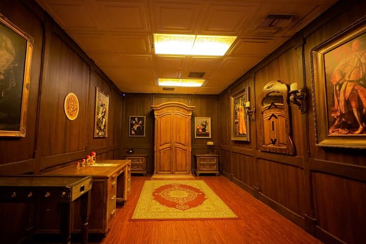 Inside The Lair of The Puzzlemaster: Private Escape Room Experience in Los Angeles