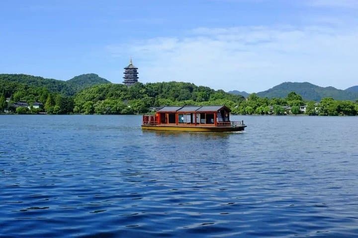 Hangzhou Day Tour from Shanghai: West Lake, Lingyin Temple & Longjing Tea photo 1