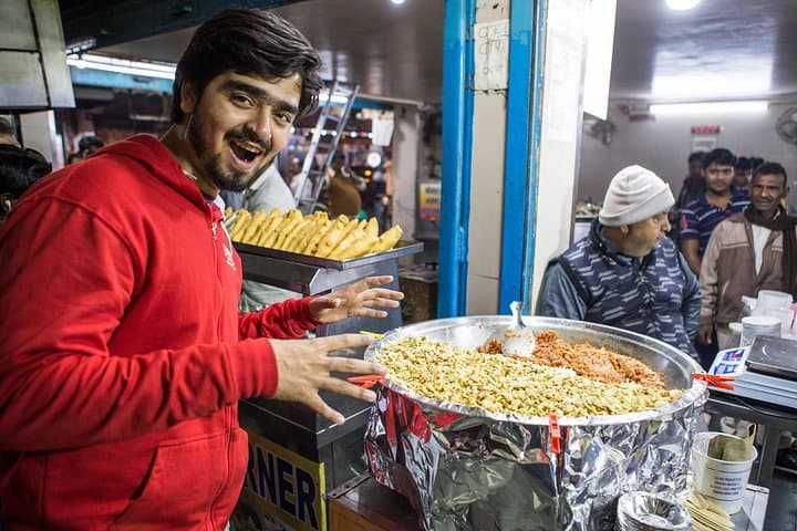 delhi-food-walk-rickshaw-street-eats-kamla-nagar-market-tour photo 3