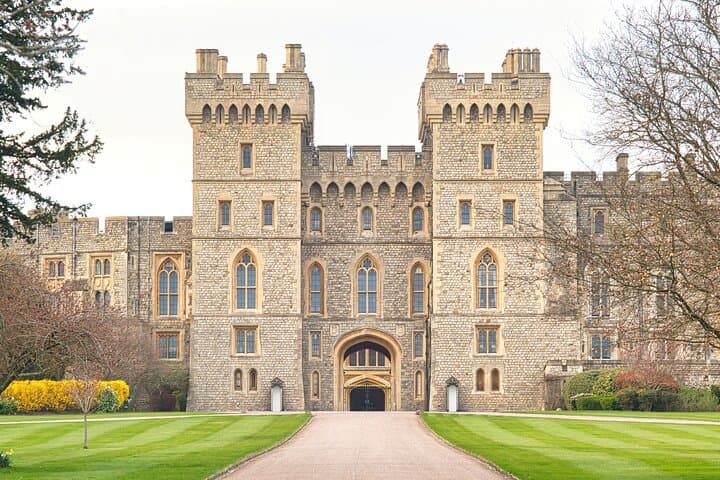 Skip-the-Line Windsor Castle Day Trip from London — Private Guided Tour photo 3
