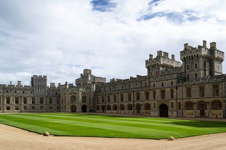 Skip-the-Line Windsor Castle Day Trip from London — Private Guided Tour photo 5