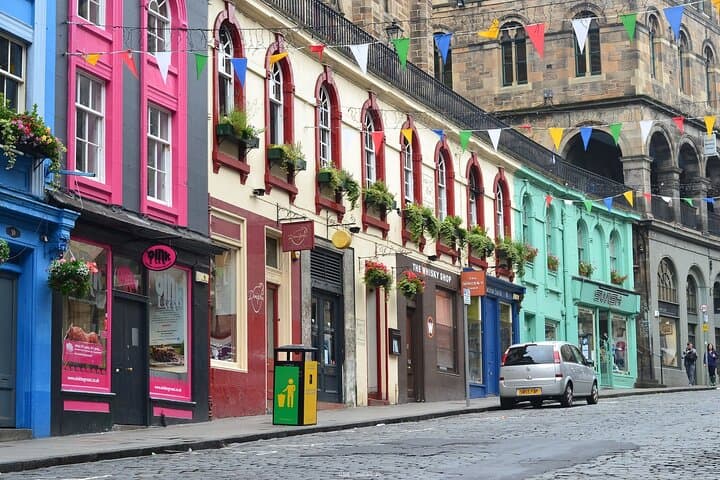 Secrets of the Royal Mile: Private 2.5-Hour Walking Tour of Edinburgh's Old Town