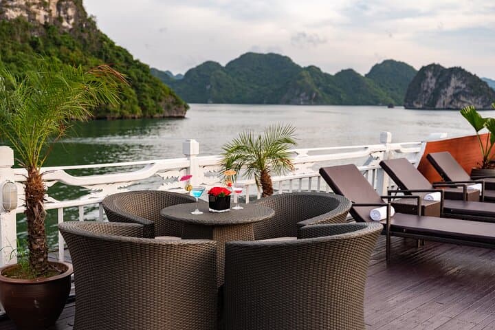 2-Day Dragon Eyes Cruise: Hanoi to Halong & Lan Ha Bay Adventure photo 3