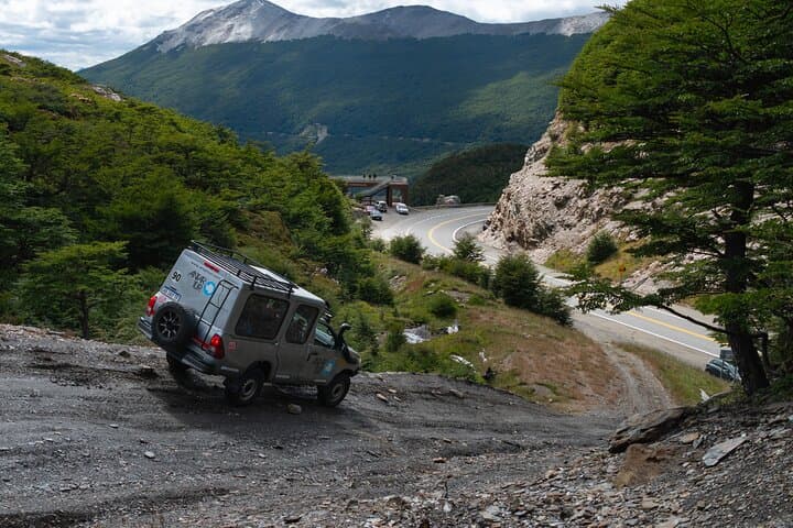 Full-Day 4x4 Lake Fagnano and Lake Escondido Off‑Road Adventure from Ushuaia photo 2