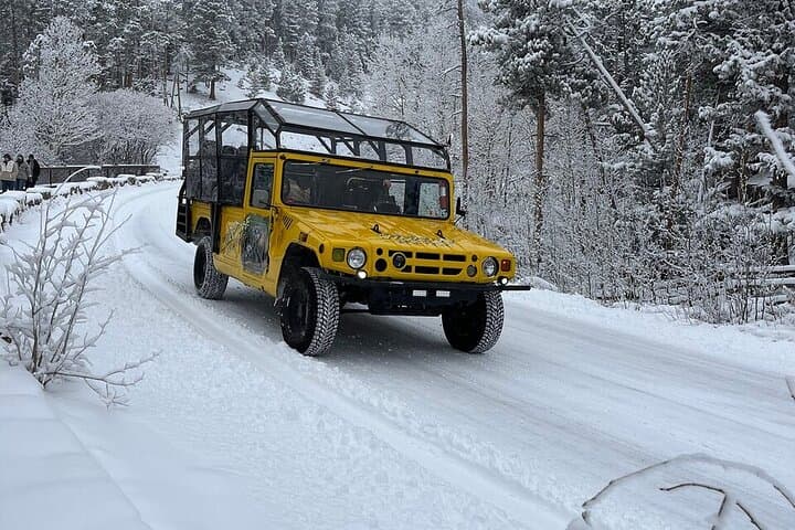 Rocky Mountain National Park Winter Wonderland: Guided 4x4 Photo & Sled Tour