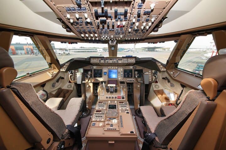 Private Flight Simulator and City Tour in Singapore