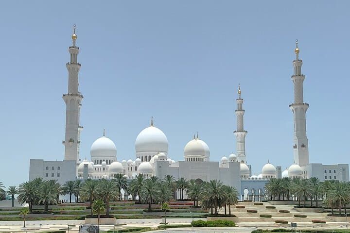 Abu Dhabi Day Tour: Sheikh Zayed Mosque, Emirates Palace & Corniche photo 2