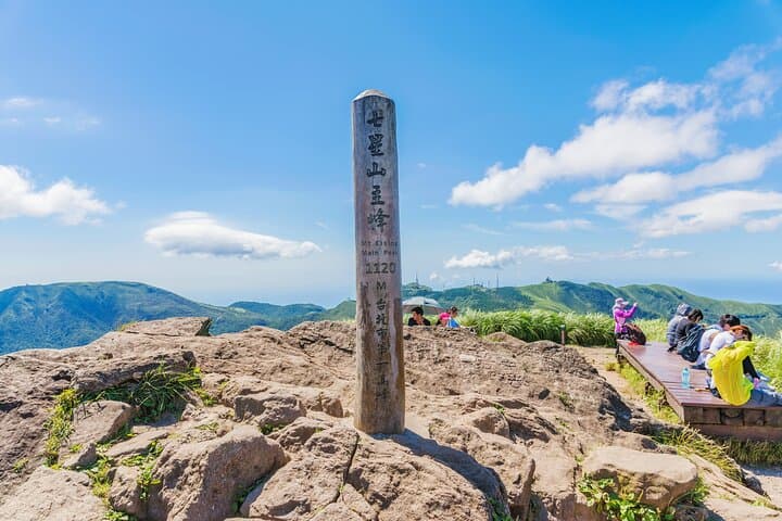 Private Yangmingshan Volcano Tour from Taipei — Qixing, Xiaoyoukeng & Qingtiangang photo 6