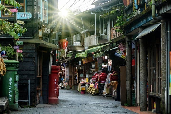 Hakka Discovery Private Day Tour from Taipei: Hexing Love Station, Zhudong & Beipu photo 2