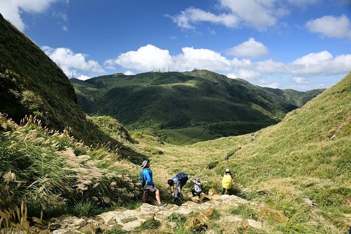 Private Yangmingshan, Beitou Hot Springs & Tamsui Day Tour from Taipei photo 1