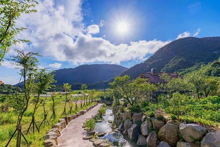 Private Yangmingshan, Beitou Hot Springs & Tamsui Day Tour from Taipei photo 2