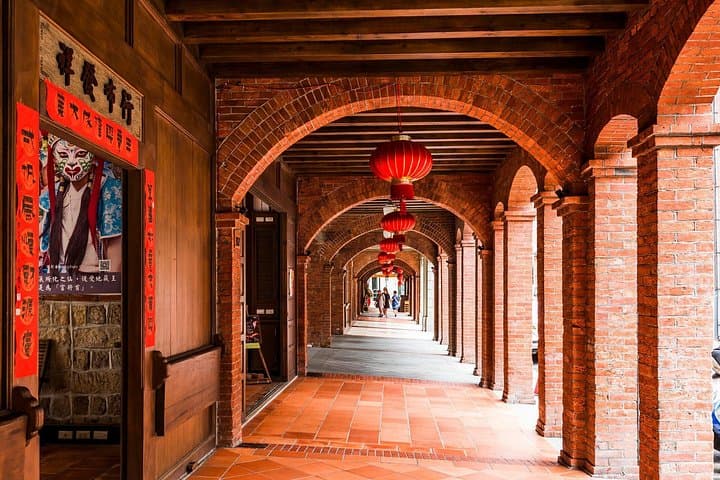 Private Taipei Dadaocheng Walking Tour: Yongle Market, Historic Tea Houses & Wharf