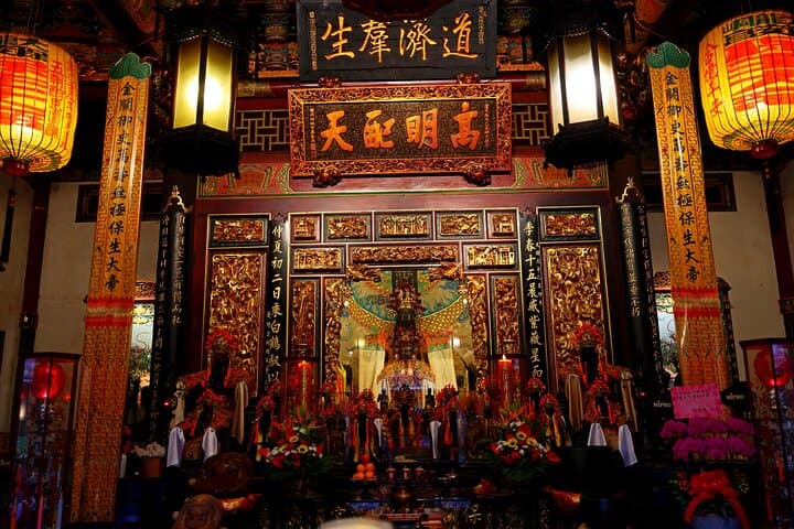 Private Taipei Metro Full-Day: Temples, Taipei 101 & Dihua Street