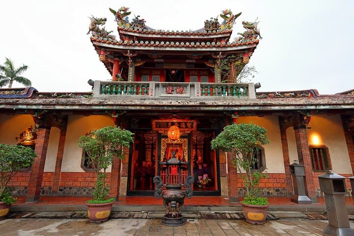 Private Taipei Metro Full-Day: Temples, Taipei 101 & Dihua Street photo 2