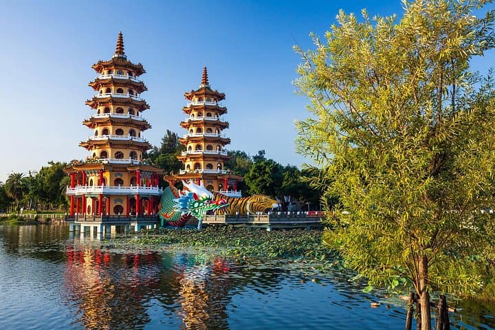 Private Kaohsiung Full-Day Tour: Fo Guang Shan, Lotus Pond & Pier-2 photo 2
