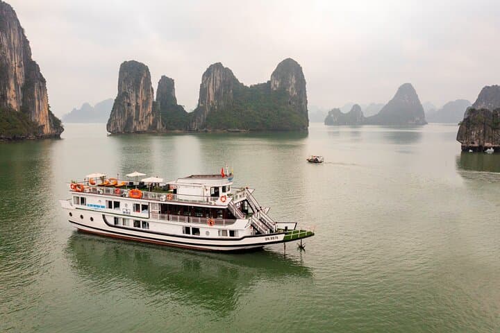 Budget Halong Bay Cruise: 2-Day Overnight Junk Boat from Hanoi photo 2