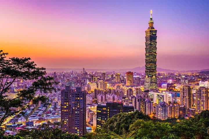 Private Night Taipei Tour: Baoan Temple, Yongkang Street & Elephant Mountain