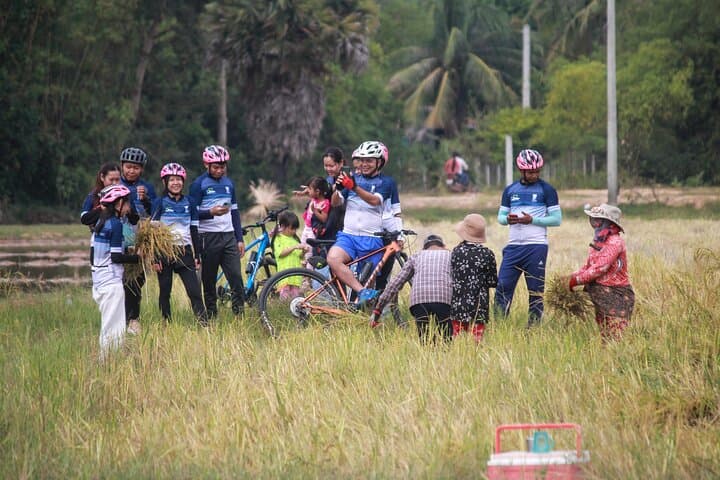 Siem Reap Country Cycling Tour with Homemade Lunch: Village Ride Through Rice Fields photo 5
