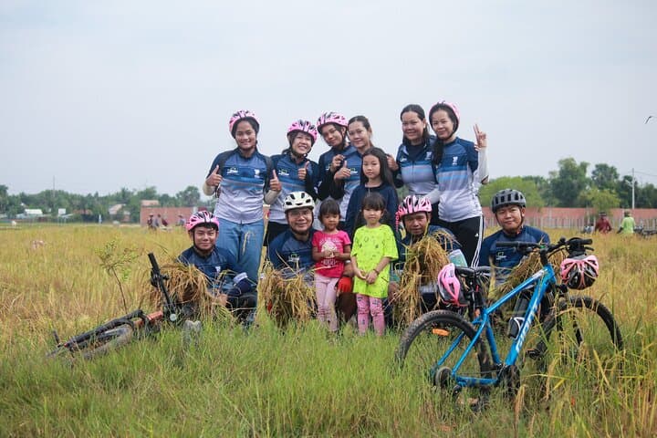 Siem Reap Country Cycling Tour with Homemade Lunch: Village Ride Through Rice Fields photo 6