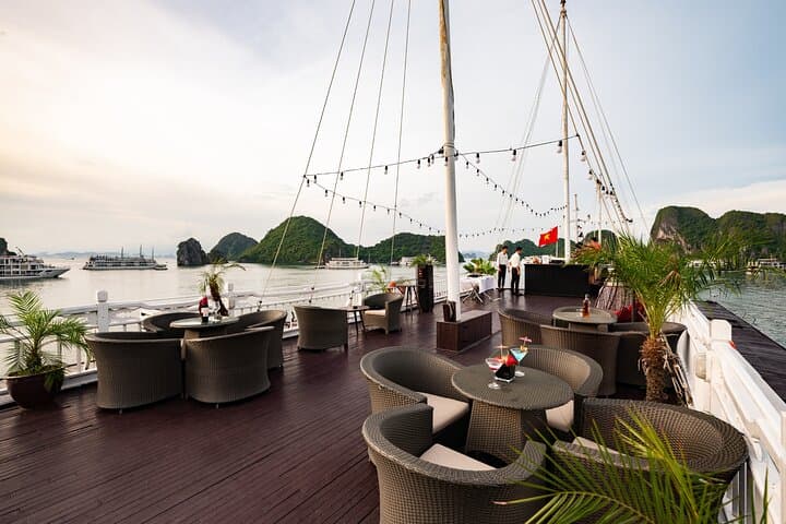 2-Day Dragon Eyes Cruise: Hanoi to Halong & Lan Ha Bay Adventure photo 2