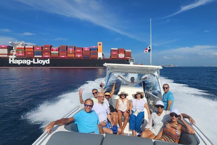 Private Fishing & Scenic Cruise on a 38ft Todomar in Panama Bay photo 3