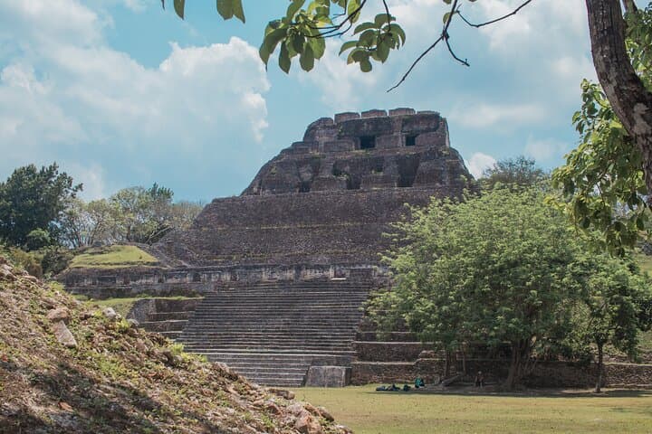 Xunantunich & Barton Creek Cave: Private Day Tour from San Ignacio