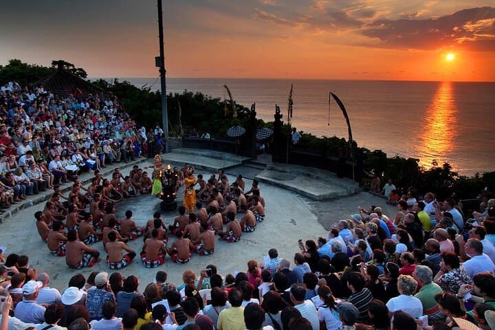Uluwatu Sunset & Kecak Dance: Cliff-Top Temple Tour with Jimbaran Dinner photo 4