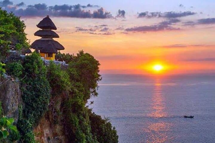 Uluwatu Sunset & Kecak Dance: Cliff-Top Temple Tour with Jimbaran Dinner