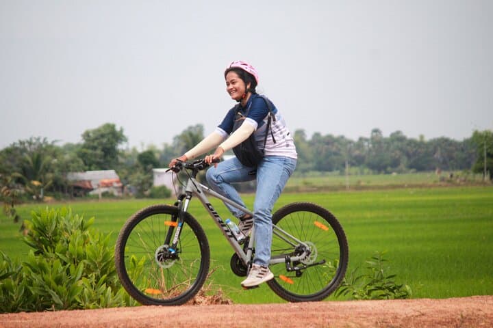 Siem Reap Country Cycling Tour with Homemade Lunch: Village Ride Through Rice Fields photo 4