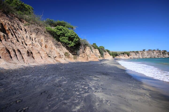 Southeast Puerto Rico Private Tour: Black Sand Beach, El Yunque & El Charco El Hippie