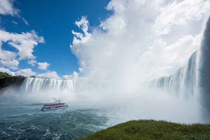 Niagara Falls Day Tour from Toronto — Boat Cruise & Journey Behind the Falls photo 6