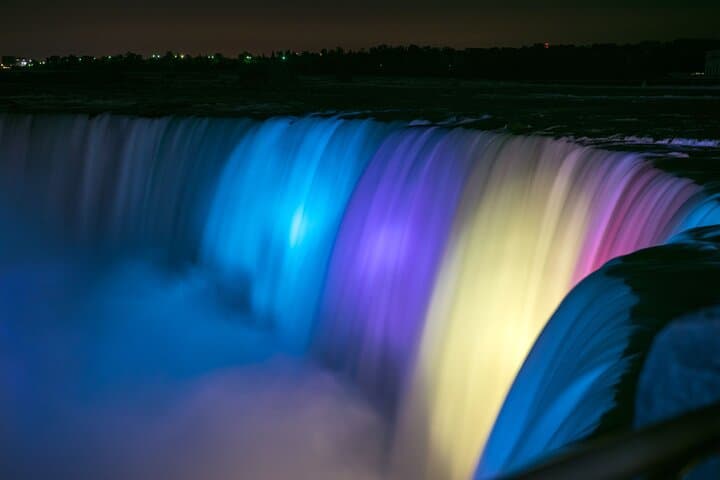 niagara-falls-evening-tour-hornblower-boat-journey-behind-falls-dinner-fireworks