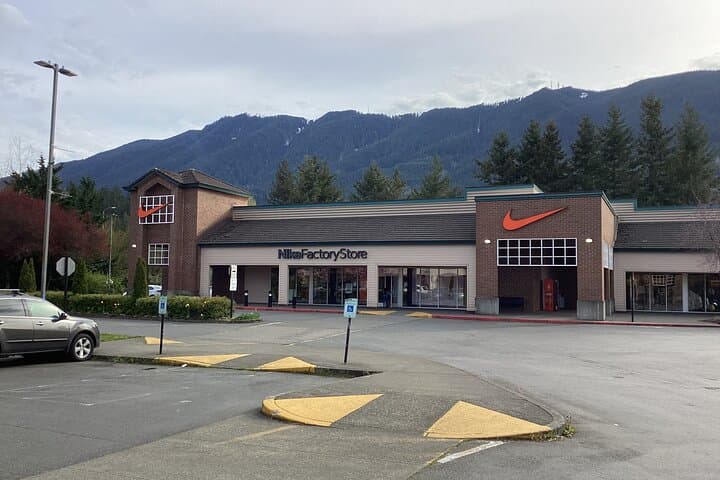 Seattle to North Bend Premium Outlets: Private Roundtrip Shopping Tour photo 6