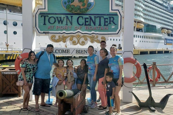 Private Roatan Family Wildlife & Chocolate Tour — Iguanas, Sloths, Monkeys photo 3