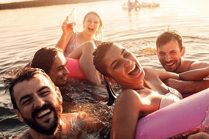6-Hour Lake Leelanau Boat Tour: Sandbars, Wine Tastings & Leland Stops photo 3